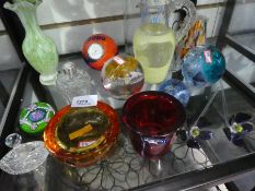 Shelf of mixed glassware incl. Caithness paperweights, Whitefriars style amber bowls etc