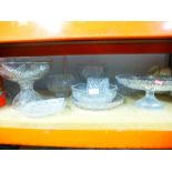 Quantity of crystal glass fruit bowls and other bowls - 11 approx.