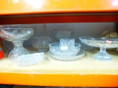 Quantity of crystal glass fruit bowls and other bowls - 11 approx.