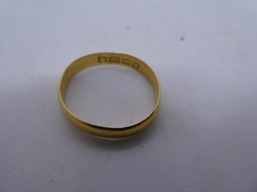 22ct Yellow gold wedding band, AF, mishapen, 3g, marked 22 - Image 2 of 2