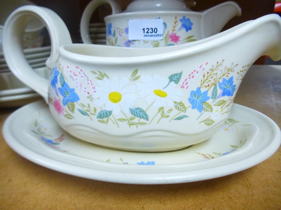 A quantity of Poole 'Springtime' dinnerware - Image 10 of 10