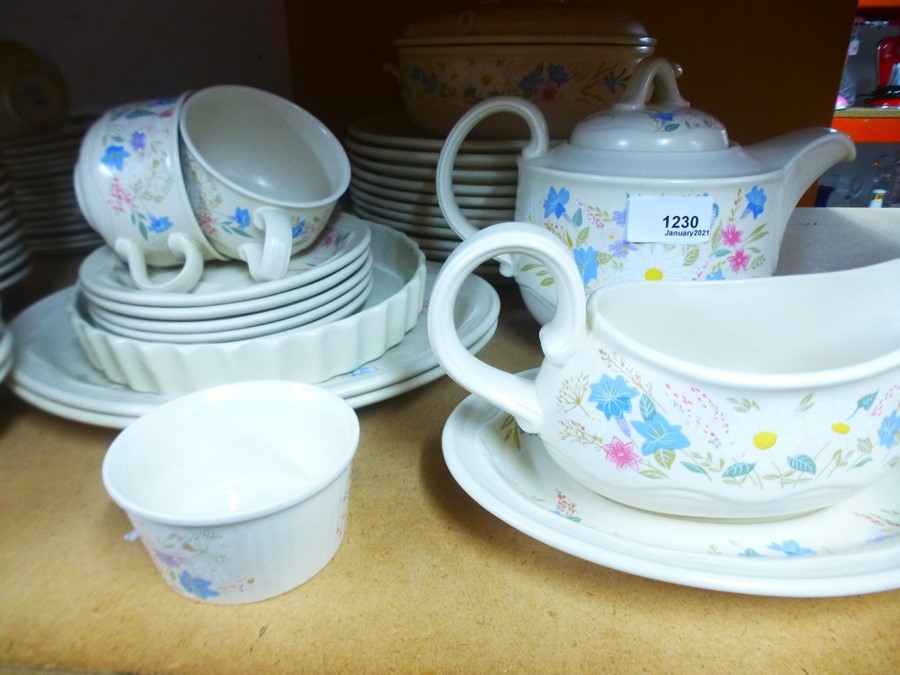 A quantity of Poole 'Springtime' dinnerware - Image 9 of 10