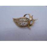 Pretty 9ct yellow gold fern leaf design brooch, marked 375, approx.6cm, weight 10.4g, maker MG&S