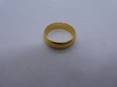 22ct yellow gold wedding band marked 916, size P/Q 6.3g