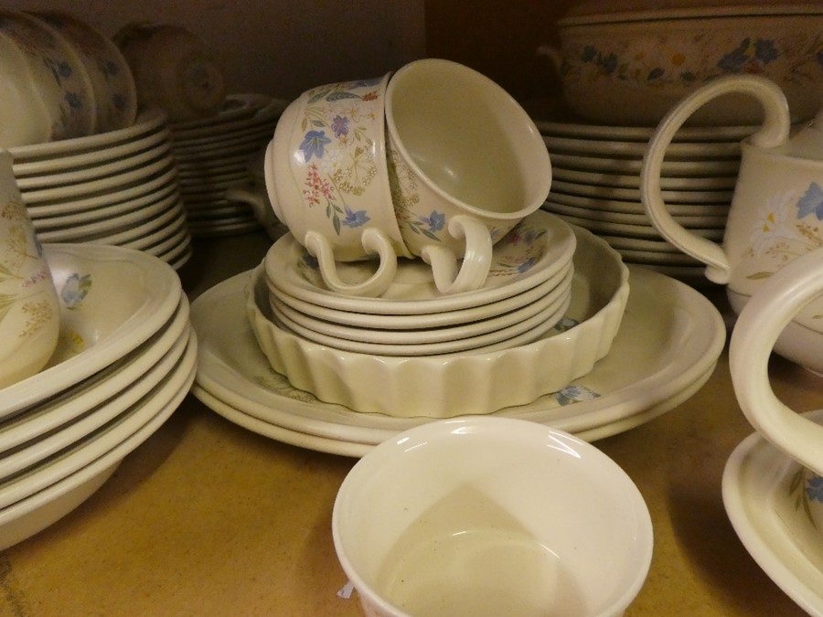 A quantity of Poole 'Springtime' dinnerware - Image 5 of 10