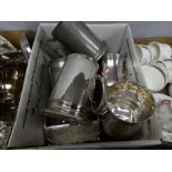 Box of mixed silver plated and pewter items to incl. tankards, cream jugs, etc