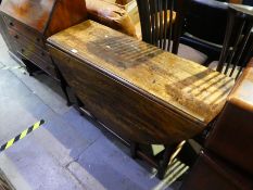 Antique oval oak gateleg table