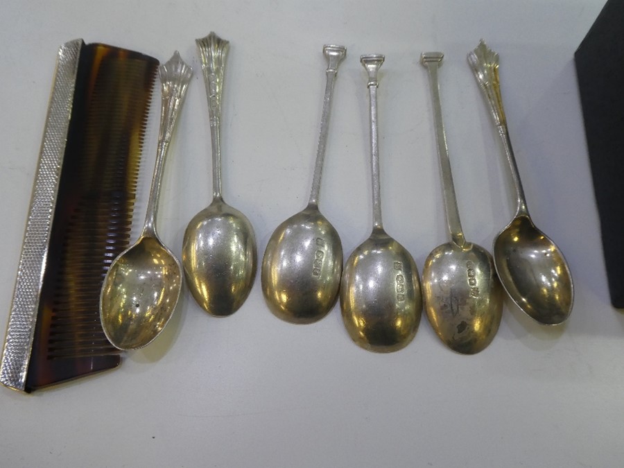 A silver lot comprising of a cased sterling silver topped dressing table brush and comb hallmarked B - Image 3 of 7