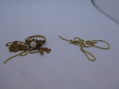 Quantity of 9ct gold to incl. 2 broken neckchains, 9ct ring set with pearl, all marked - gross lot w