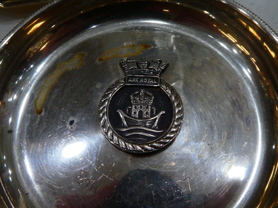 A silver lot comprising of a Georgian trinket tray, hallmarked London 17891 Thomas Harper, with fore - Image 3 of 3