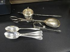 Small quantity of silver plated items to incl. sugar tongs etc