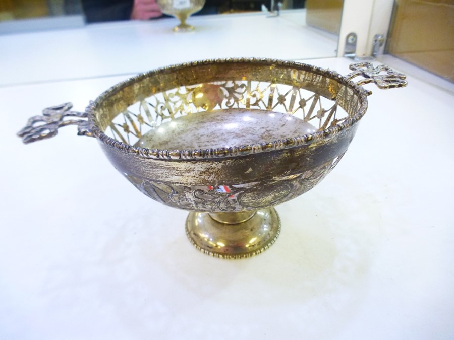 George Nathan & Ridley Hayes, 1913 Chester. A silver porringer with pierced  fret design with ornat - Image 3 of 5