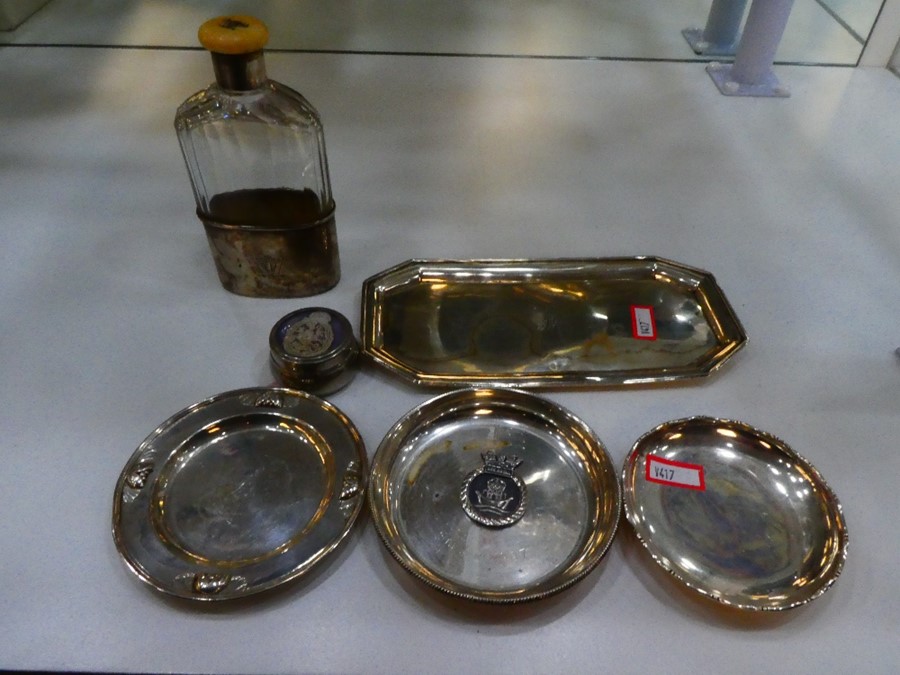 A silver lot comprising of a Georgian trinket tray, hallmarked London 17891 Thomas Harper, with fore