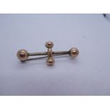 Victorian 9ct yellow gold cross design bar brooch, marked 375, marks worn 4g