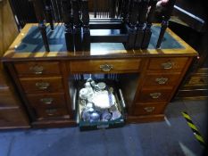 Vintage mahogany kneehole desk with 9 drawers and green leather insert