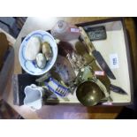 Tray of Oriental items to incl. Jade, blue and white fish bowls etc