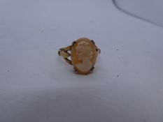 9ct yellow gold cameo dress ring size O, 2.8g, marked