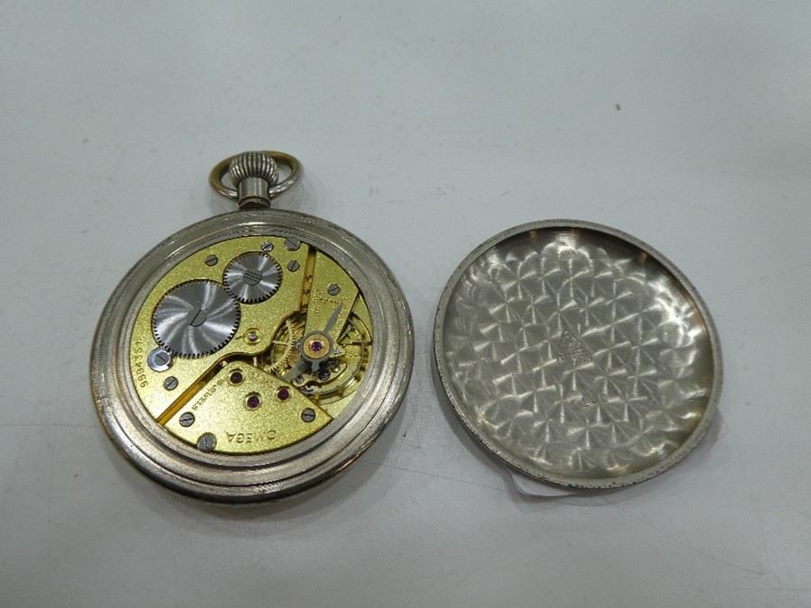 An OMEGA military steel pocket watch - Image 3 of 7