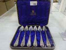 Set of six silver Edwardian teaspoons cased ina Pearce and Sons box, of decorative handled design wi