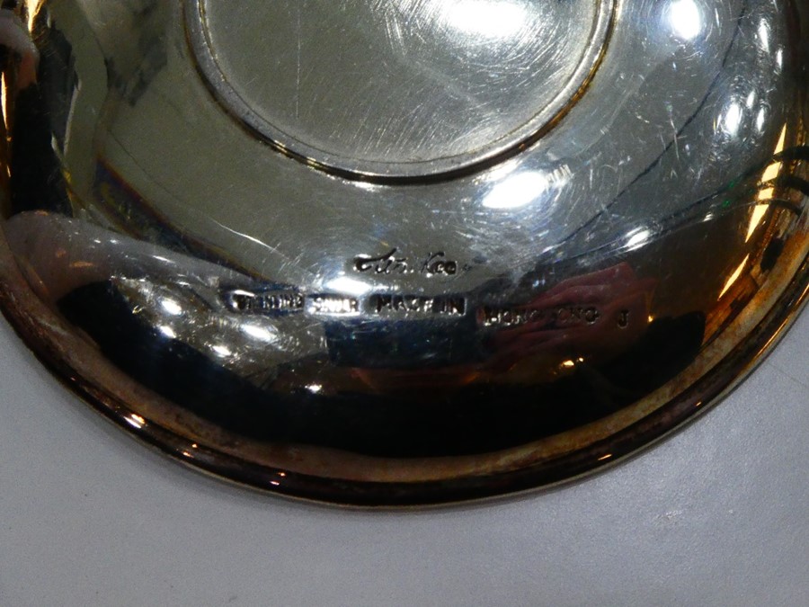 A silver lot comprising of a Georgian trinket tray, hallmarked London 17891 Thomas Harper, with fore - Image 2 of 3