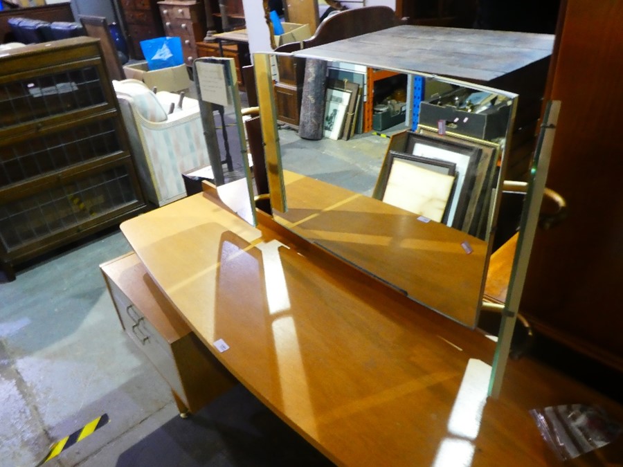 Mid Century teak G-Plan dressing table with adjustable mirror above drawers - Image 4 of 6