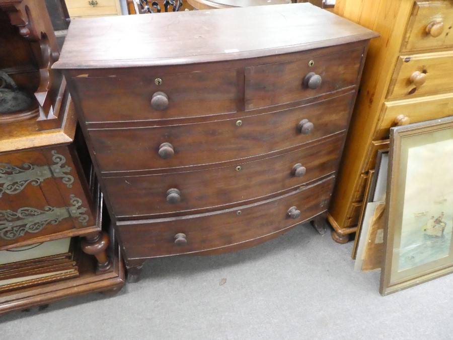 Vintage mahogany bow front chest of 2 short over 3 long drawers on bracket supports 42x 41inches - Image 3 of 4