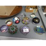Collection of paperweights to incl. Murano, Strathearn examples