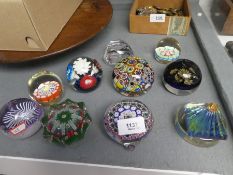 Collection of paperweights to incl. Murano, Strathearn examples