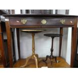 Victorian mahogany side table with a single drawer