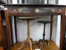 Victorian mahogany side table with a single drawer