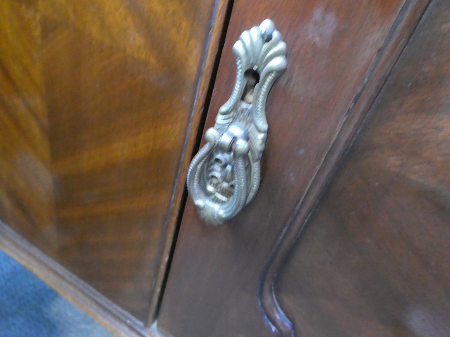 Victorian style mahogany mirror back sideboard with drawers above cupboards - Image 3 of 6