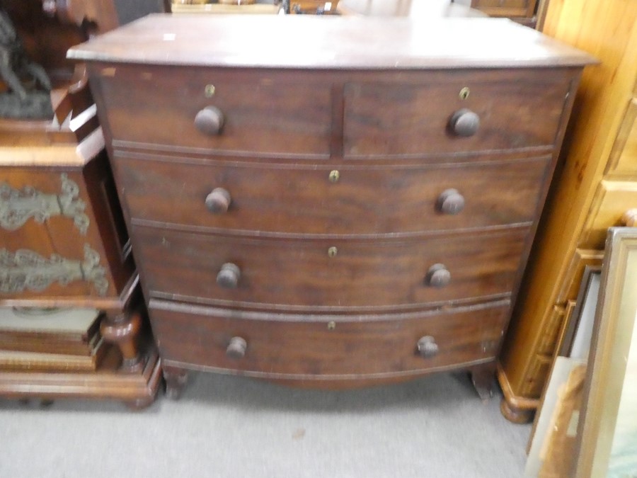 Vintage mahogany bow front chest of 2 short over 3 long drawers on bracket supports 42x 41inches - Image 2 of 4