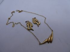 9ct yellow gold necklace and a pair of matching earrings, necklace marked 375, 2.7g