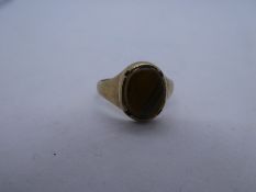 9ct gold signet ring with oval tigers eye inset in a yellow gold mount, marked 375, size H, gross we