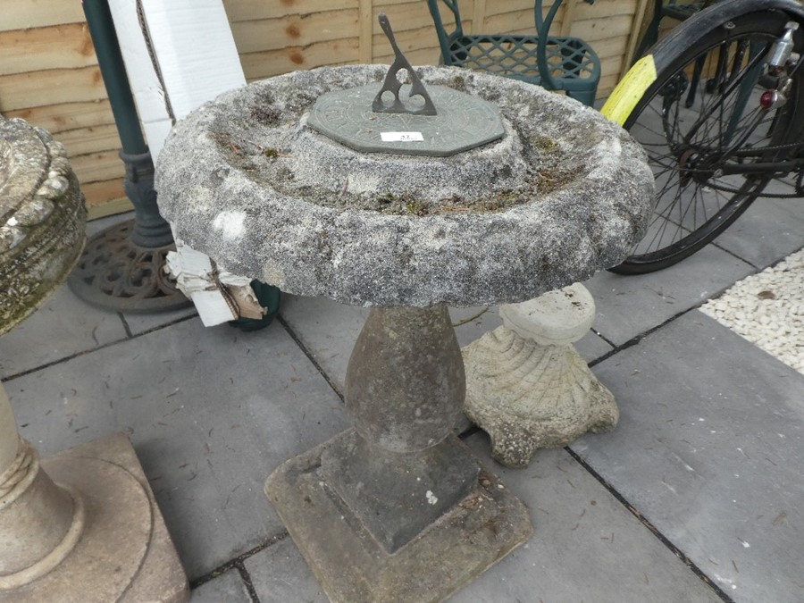 Stone effect sundial/birdbath - Bild 4 aus 6
