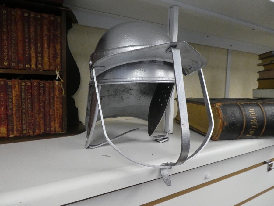 Reproduction knights helmet - Image 7 of 8