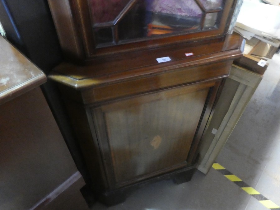 A Victorian in laid corner mahogany cabinet with glazed top above cupboard - Bild 3 aus 3