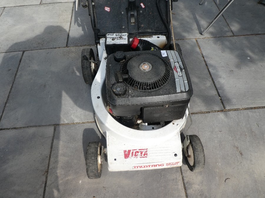 Victa Briggs and Stratton petrol lawn mower - Image 5 of 5