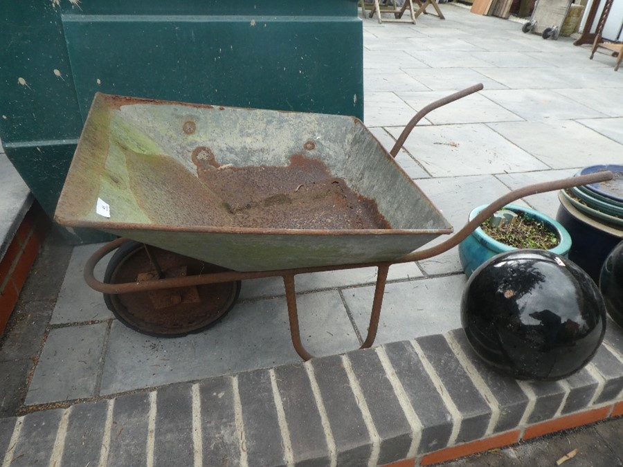 Vintage wheelbarrow/garden planter - Bild 4 aus 4