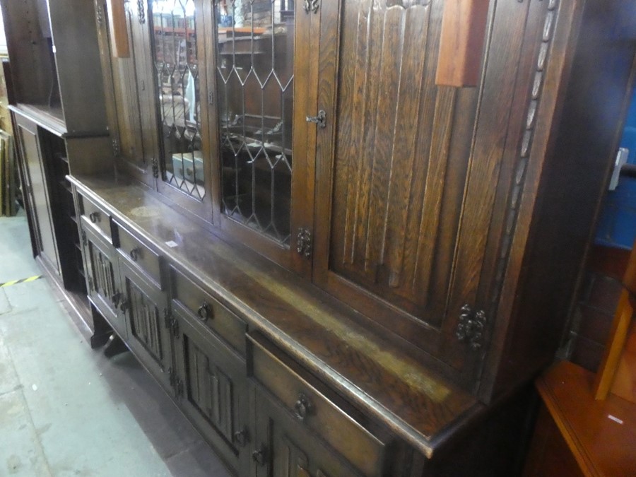 A large oak dresser with glazed doors above cupboard - Image 4 of 4