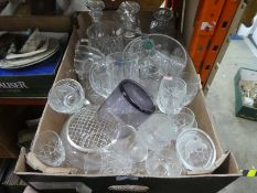 Box of mixed glassware to incl. decanters, pair of Schott Zwiesel dolphin glasses, fruit bowls etc
