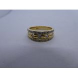 18ct yellow gold ring with 5 0.05 Carat diamonds and 14 graduated diamond chips to each rim of the r