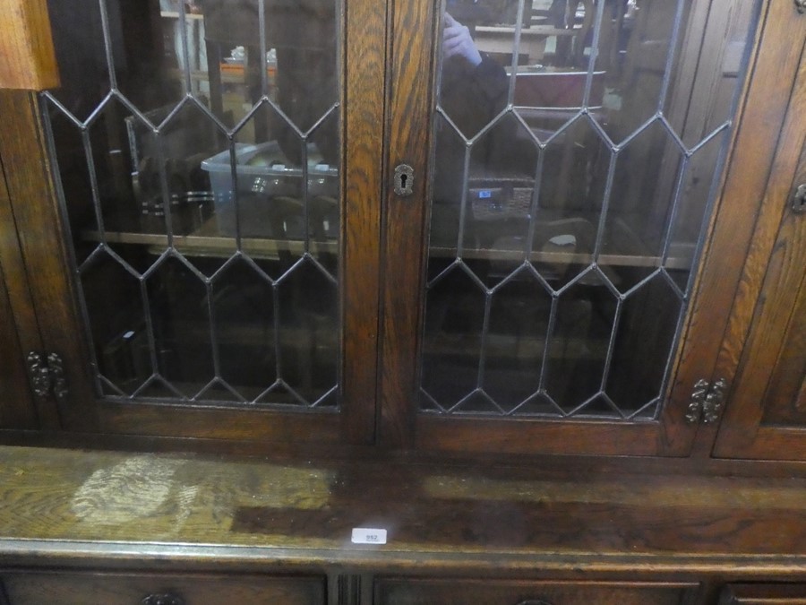 A large oak dresser with glazed doors above cupboard - Image 3 of 4