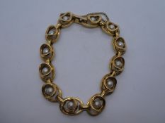 18ct yellow gold bracelet with pearls, 20.1g, marked 18, with safety chain