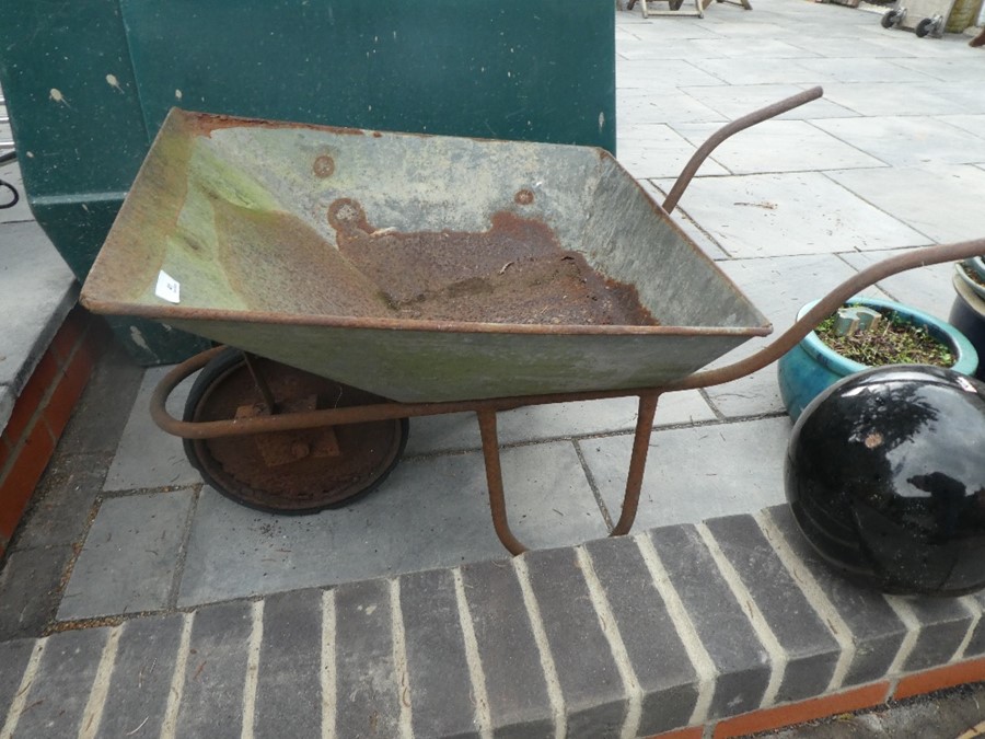 Vintage wheelbarrow/garden planter - Bild 3 aus 4