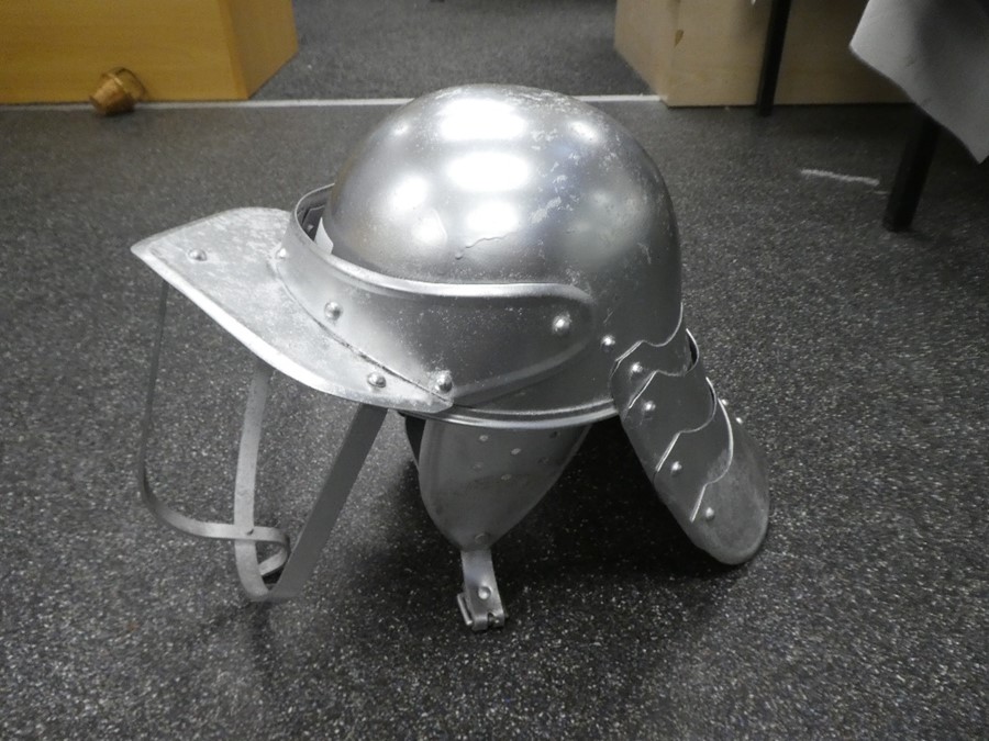 Reproduction knights helmet - Image 4 of 8