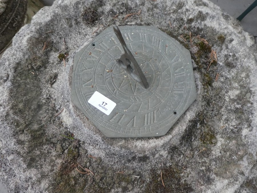 Stone effect sundial/birdbath - Bild 6 aus 6