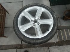 Pirelli 245/40ZR1897Y tyre and rim for Audi car