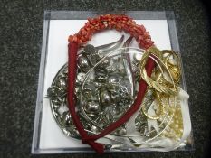 A tray of mixed costume jewellery including hardstone necklace, silver pendants, pearls, etc