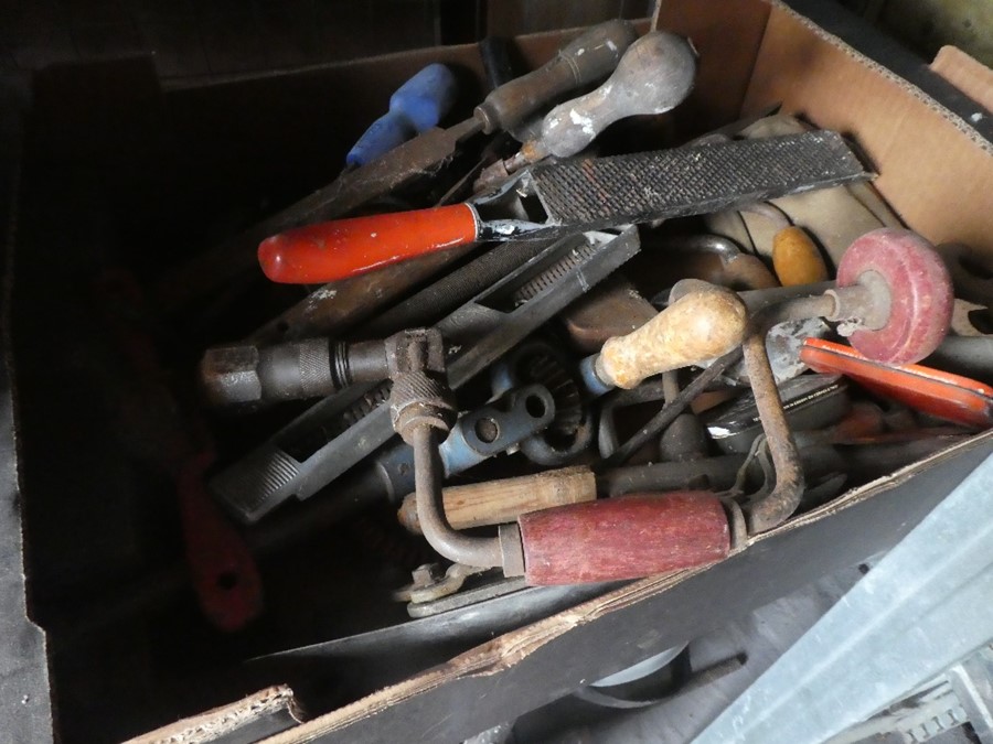 Large quantity of carpenters shed tools, mainly wooden handled, two black and decker tools etc - Bild 6 aus 14